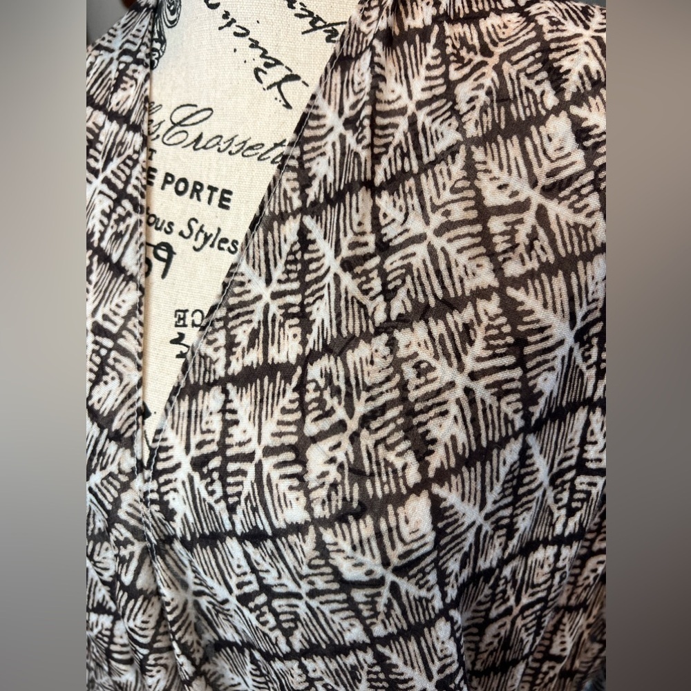 D16.18 NWT Echo Geometric Brown/Cream Print Sheer Kimono Wrap O/S